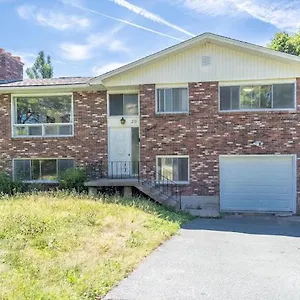 Guest house Cozy Private Single, Halifax