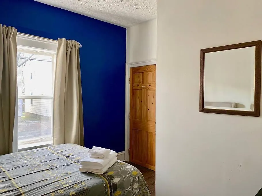 Large Townhouse, Lower Floor With Ac, City Center Halifax Canada