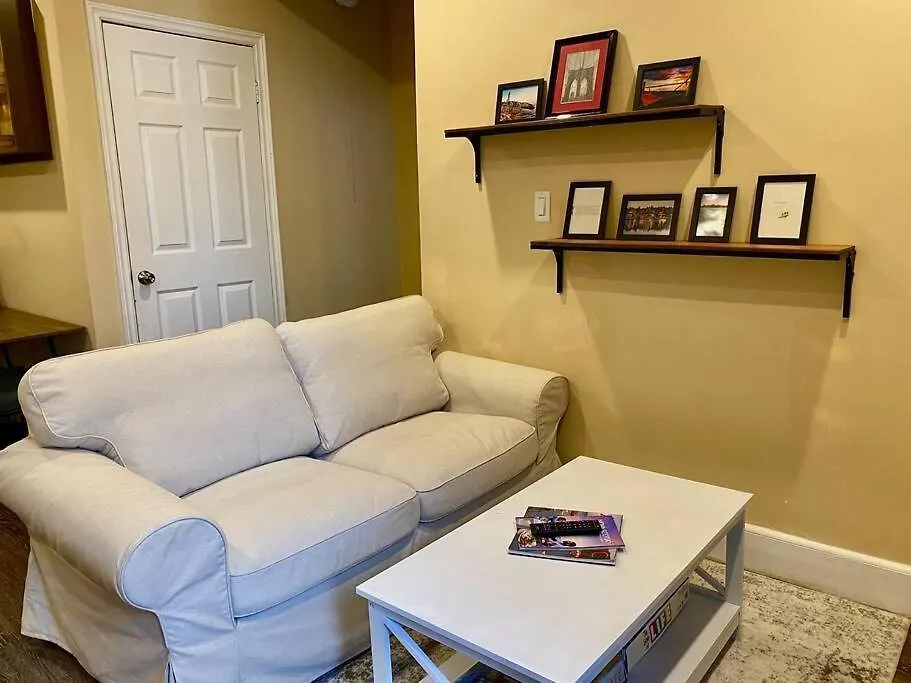 Large Townhouse, Lower Floor With Ac, City Center Halifax