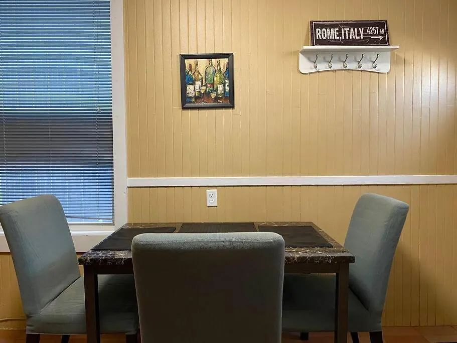 Large Townhouse, Lower Floor With Ac, City Center Halifax 0*,